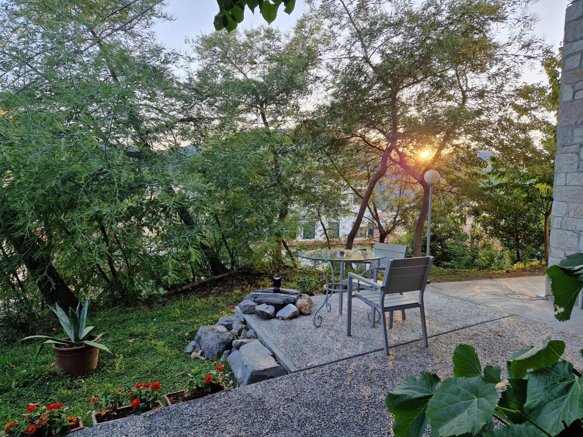 Garden & View Apartment Специя Екстериор снимка
